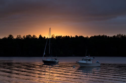Δωρεάν στοκ φωτογραφιών με Ανατολή ηλίου, αυγή, βάρκες