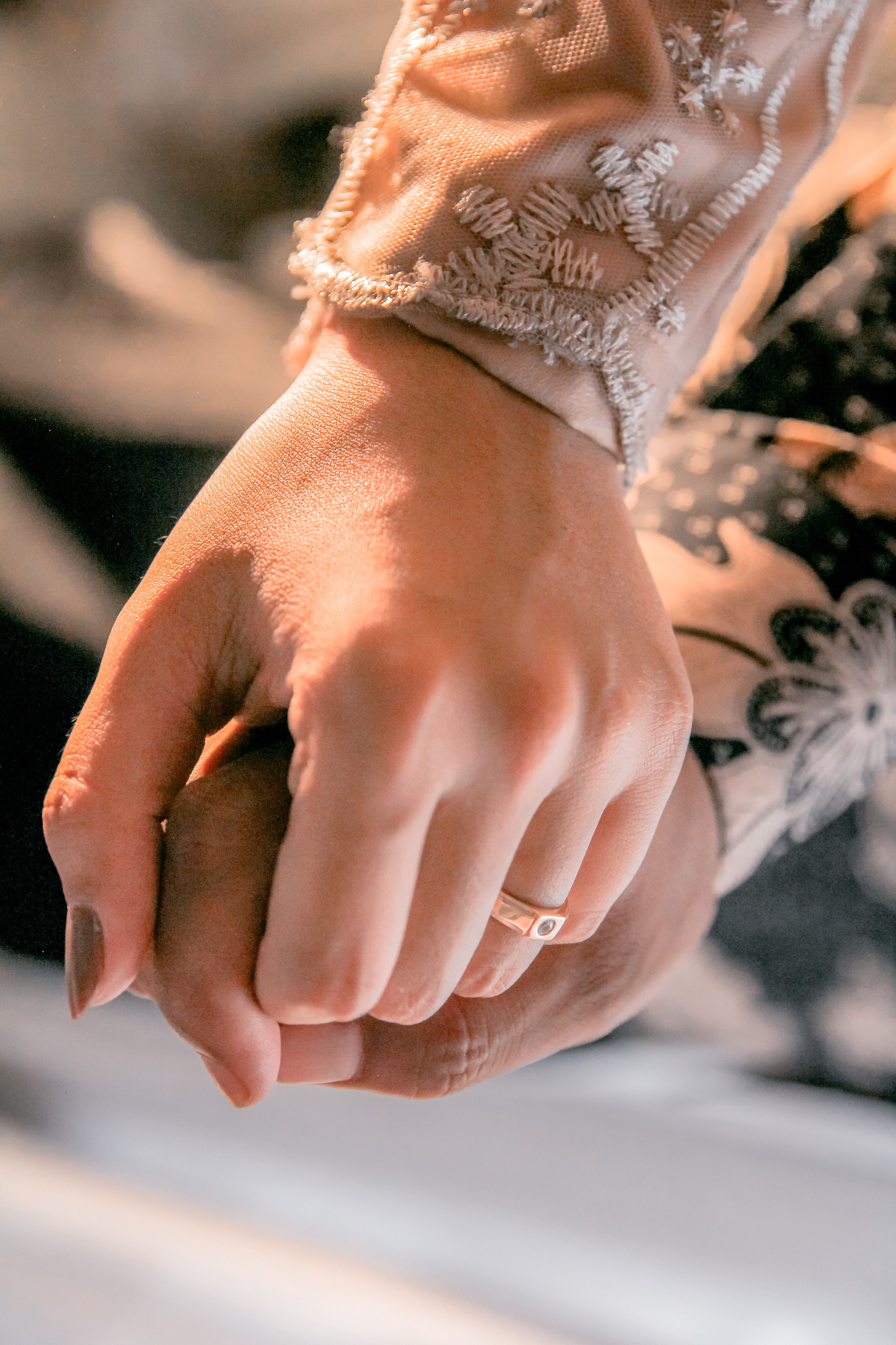 Online dating: starting a conversation on a niche platform