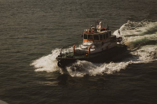 Foto d'estoc gratuïta de arrossegador, barca de pesca, embarcació d'aigua