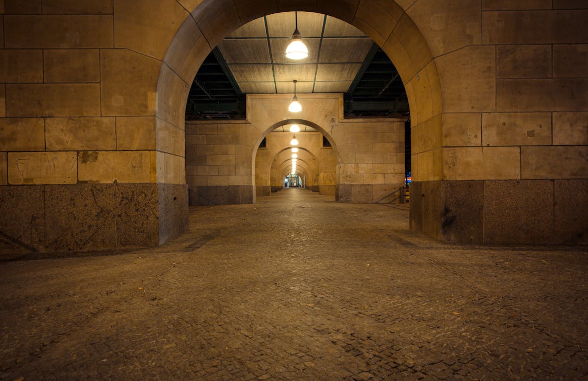 無料 アーチ, シーリングライト, トンネルの無料の写真素材 写真素材