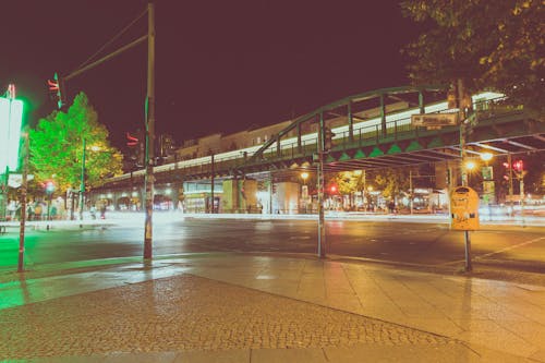 Foto d'estoc gratuïta de arbres, autopista, carrer