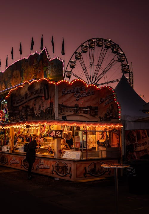 Kostenloses Stock Foto zu abenteuer, dämmerung, entertainment