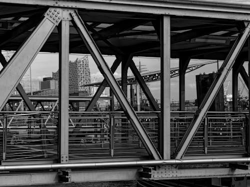 Free Brooklyn Bridge in Black and White Stock Photo