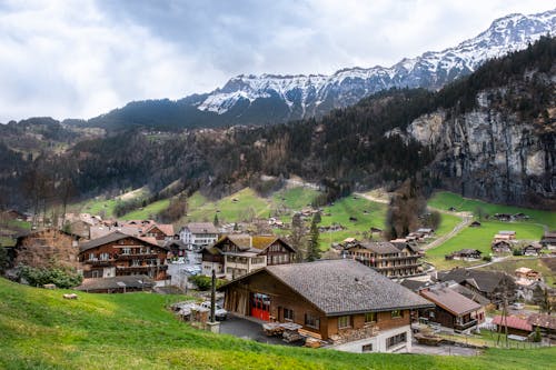 Бесплатное стоковое фото с горная деревня, горный фон, деревня
