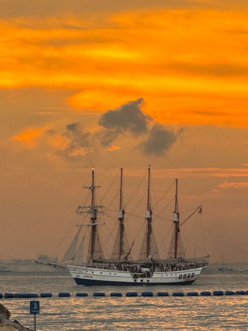 Základová fotografie zdarma na téma moře, plachetnice, zlatý západ slunce
