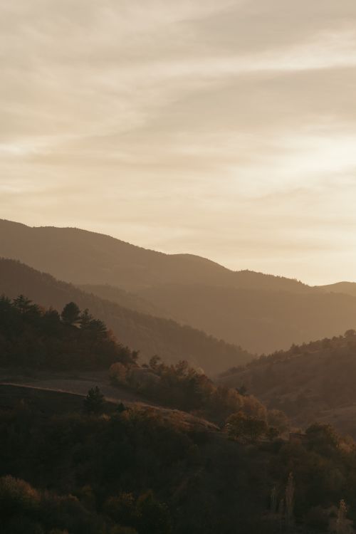 Free Peaceful mountain landscape with soft sepia tones at sunset, evoking serenity and tranquility. Stock Photo