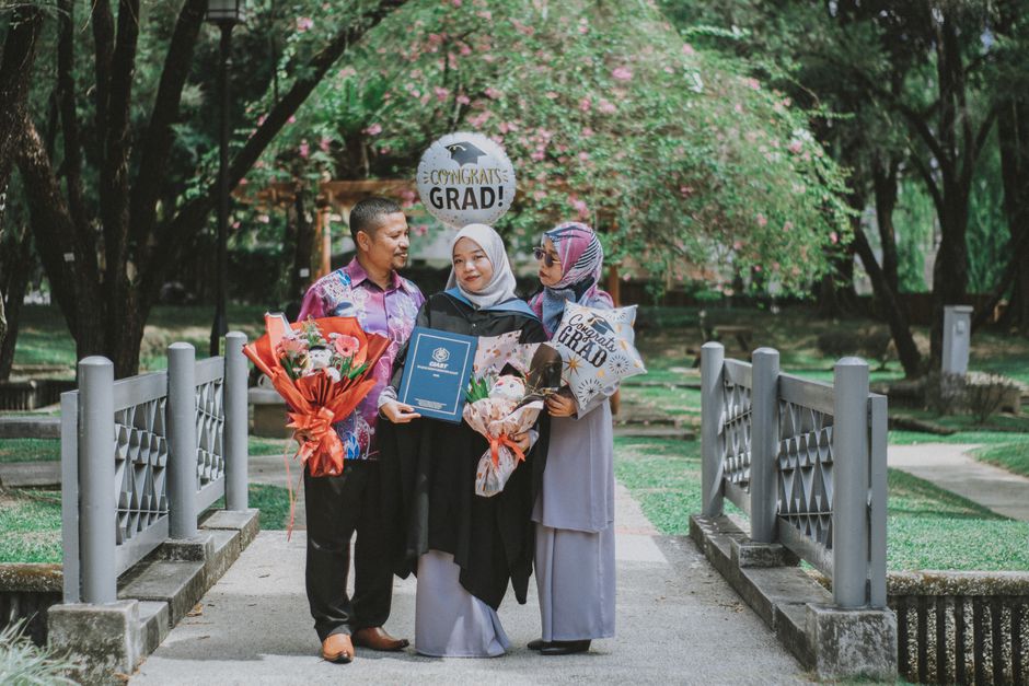 graduate celebrating with family