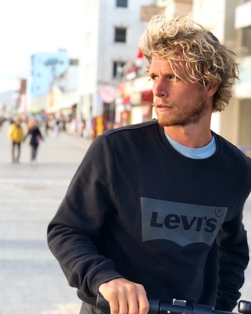 Surfer LA model Levi’s 
