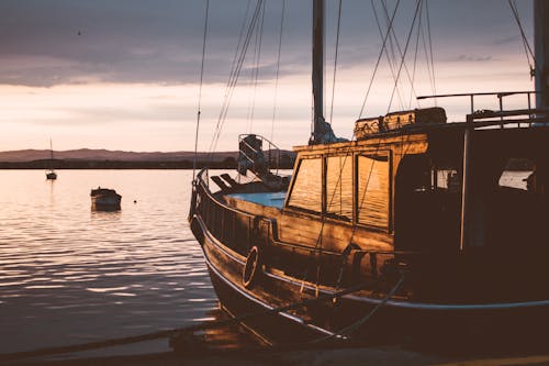 Free Photo of Ship on Water during Sunset Stock Photo