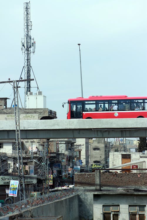 Fotos de stock gratuitas de área urbana, autobús, centro de la ciudad