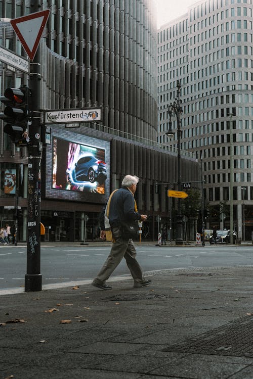 adam, Almanya, Berlin içeren Ücretsiz stok fotoğraf