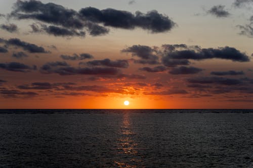 Ilmainen kuvapankkikuva tunnisteilla auringonlasku, dramaattinen taivas, hämärä