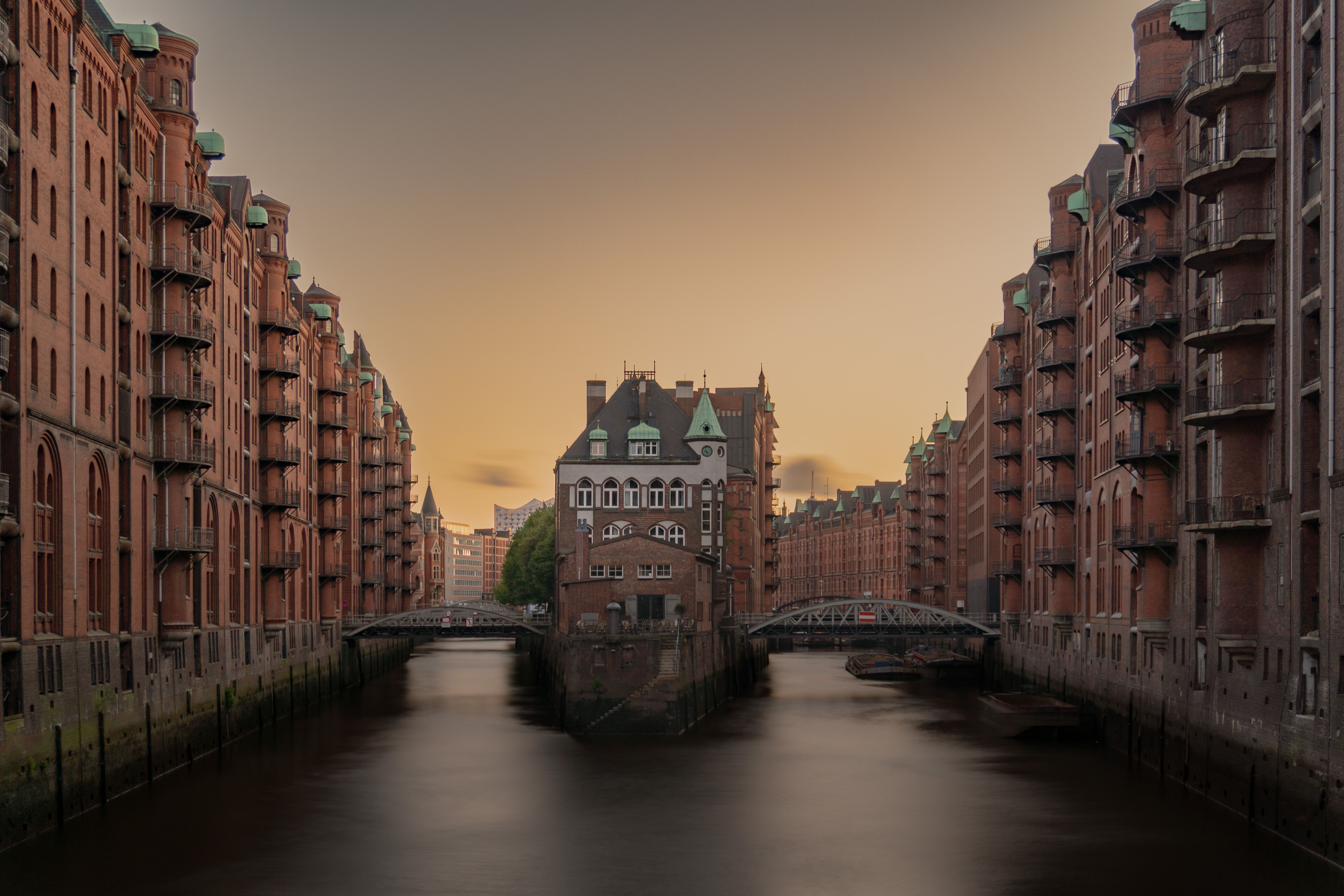 Residential Buildings along Canal in Hamburg · Free Stock Photo
