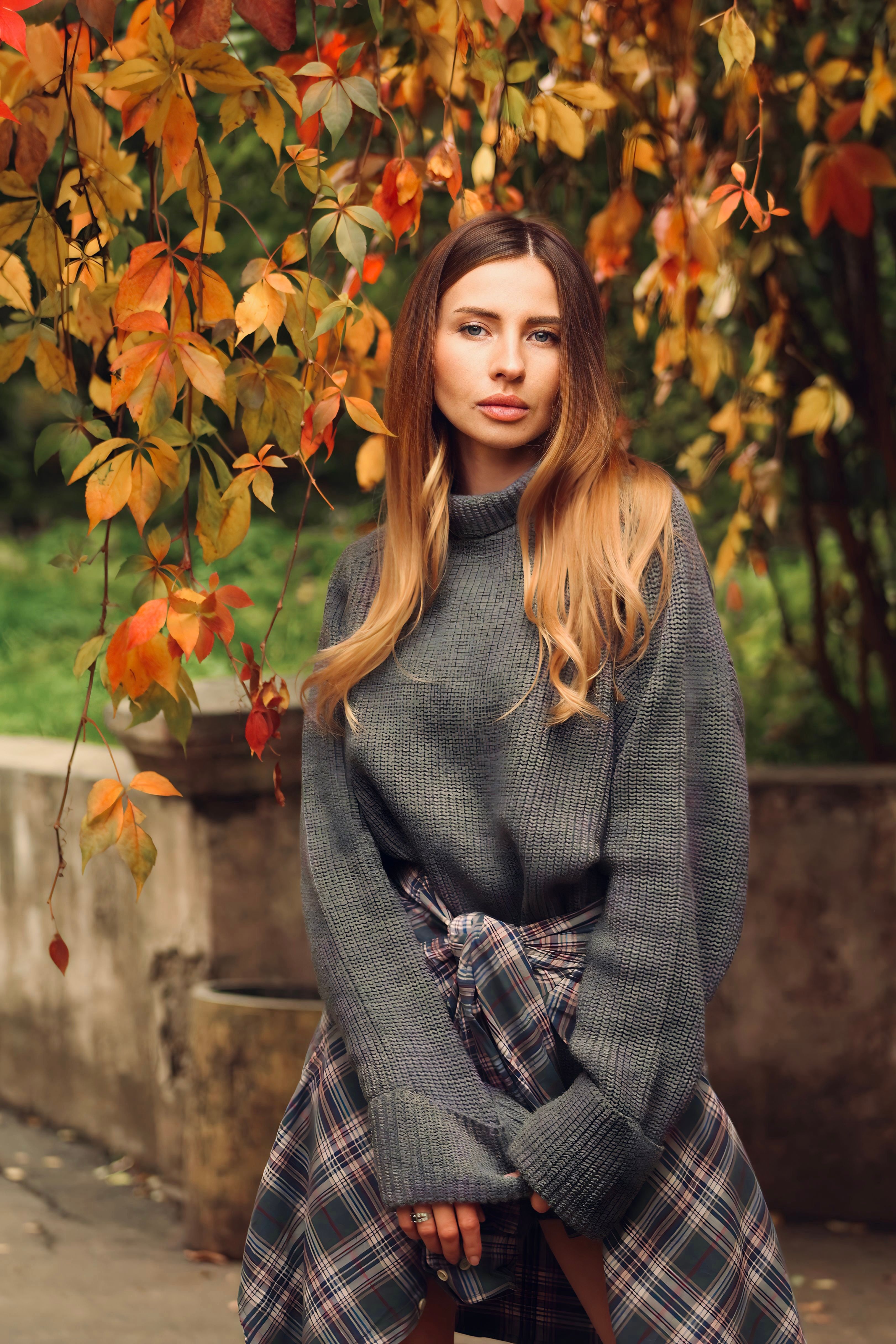 Woman in autumn outfit with plaid skirt