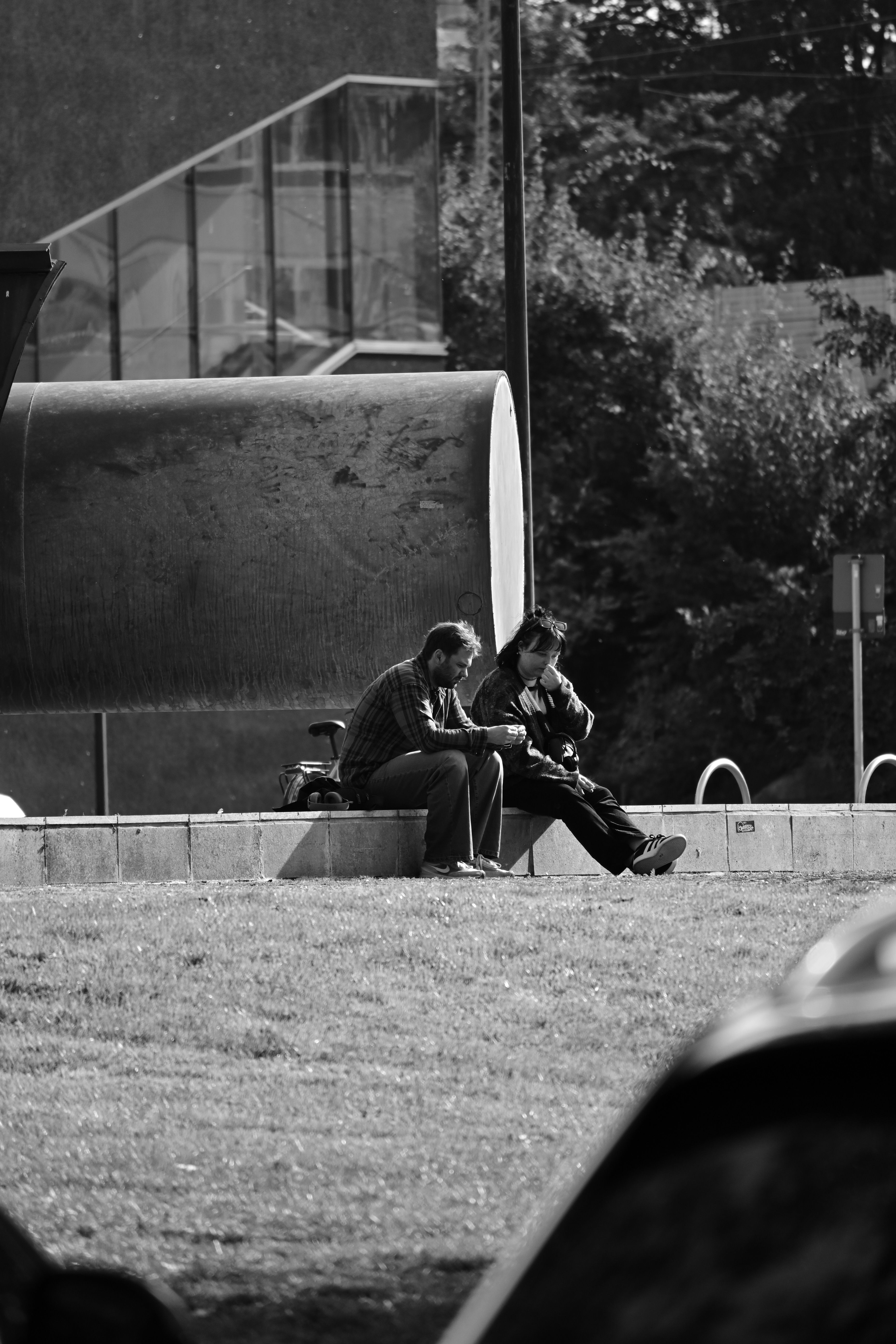 Couple Sitting in a Park in Black and White · Free Stock Photo