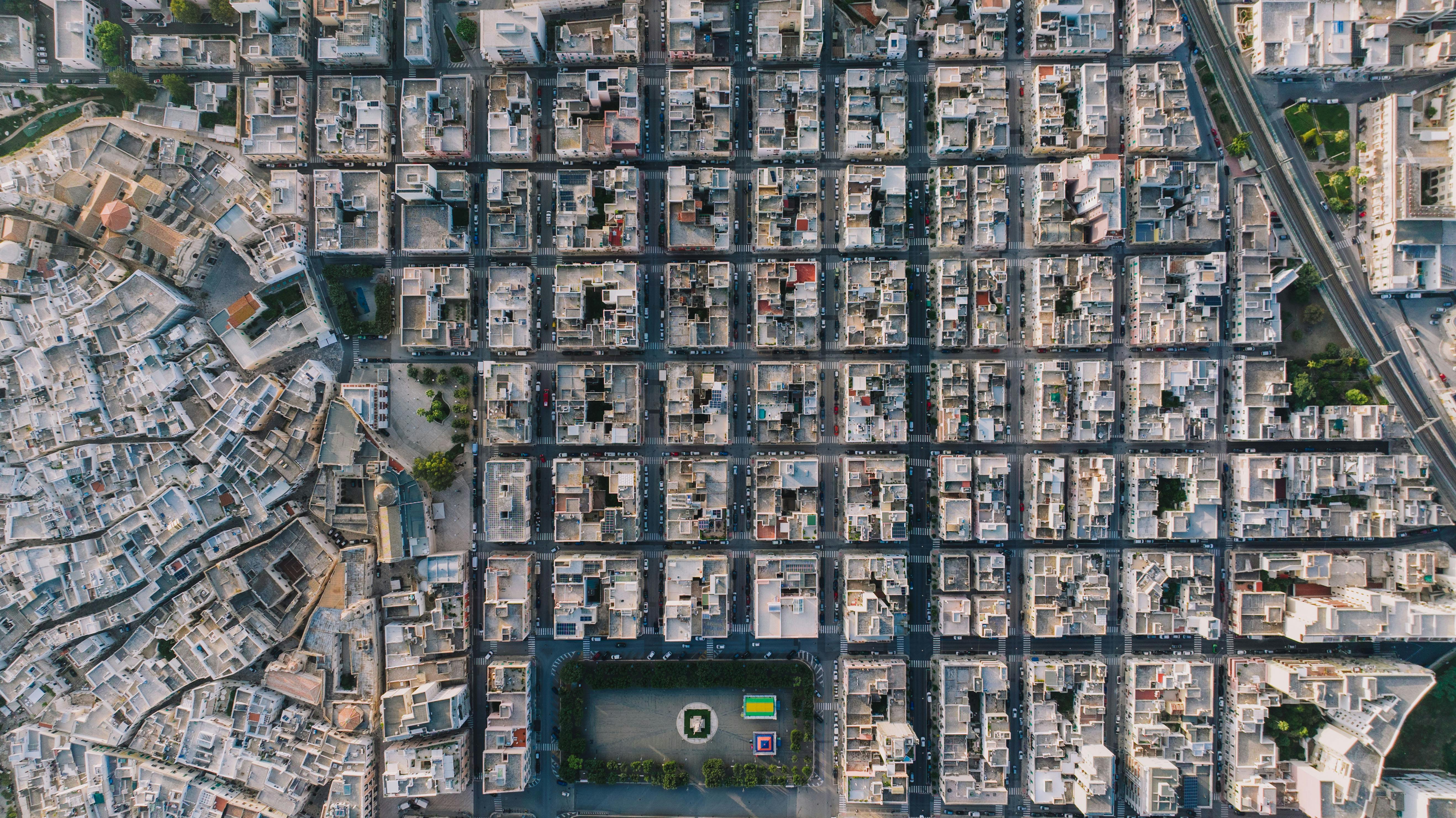 hyper-local politics geographic targeting — Photo by K on Pexels
