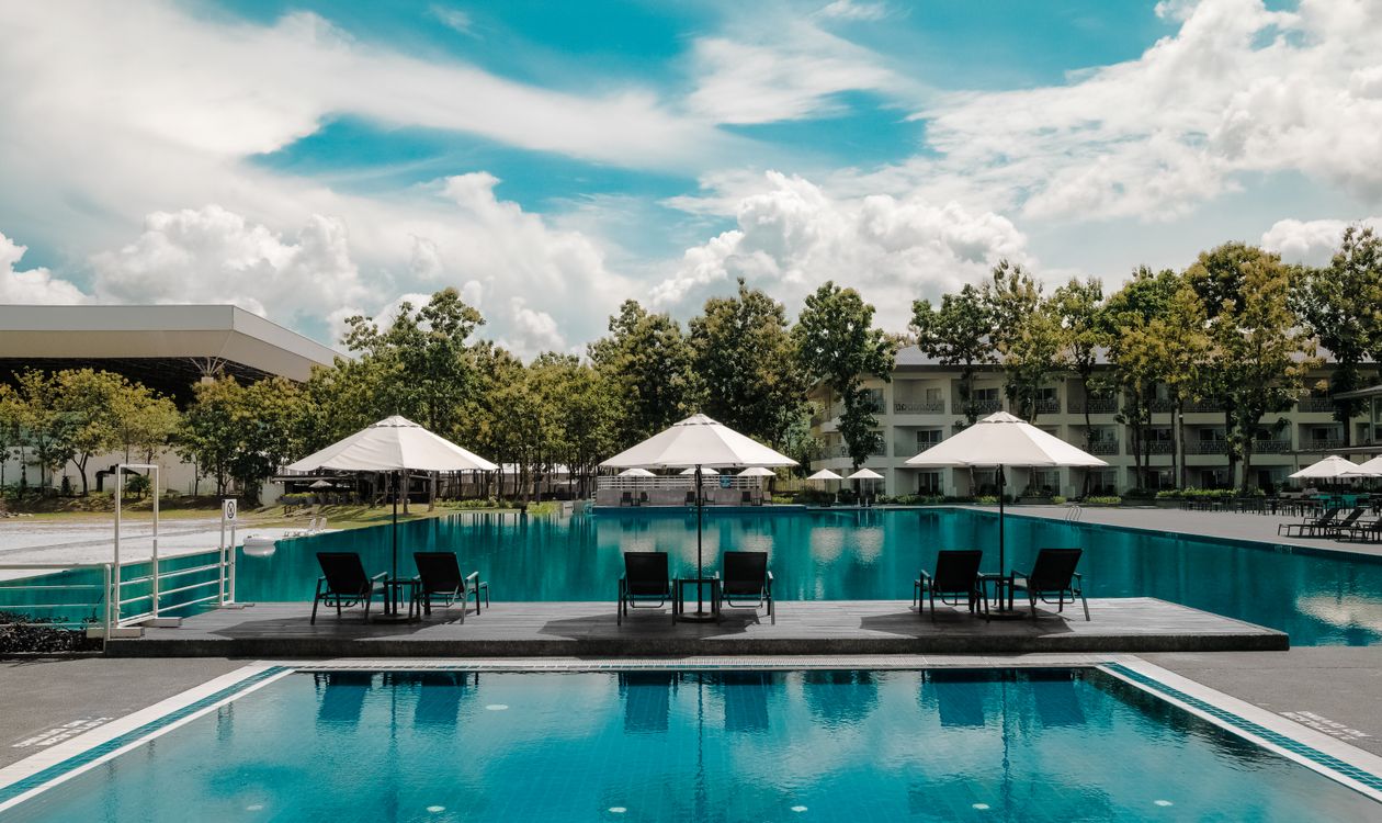 Pool lounge edit