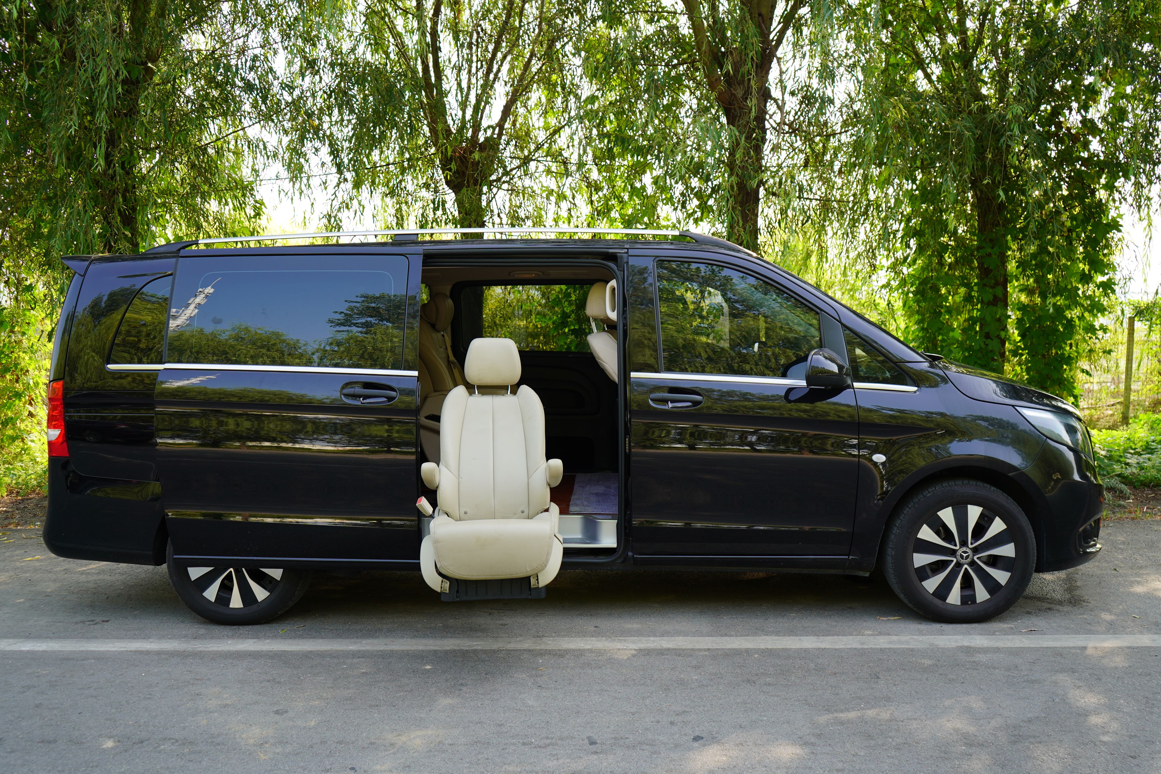 Mercedes-Benz V-Class chauffeur driven car