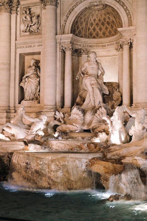 Free Di Trevi Fountain in Rome Stock Photo