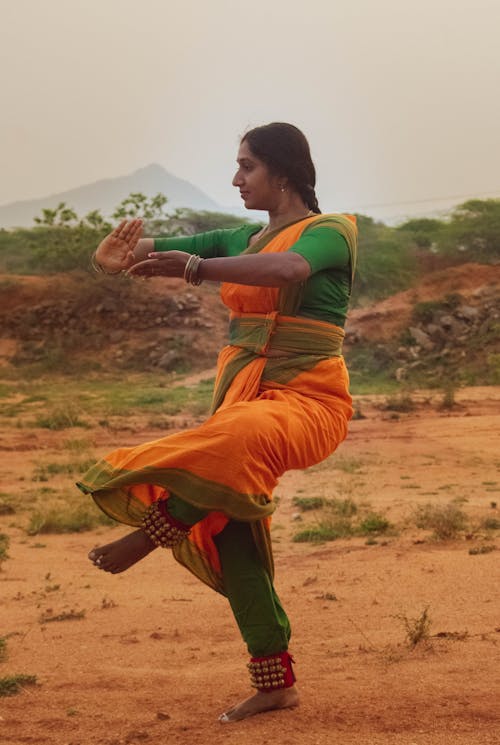 indian woman doing bharatanatyam