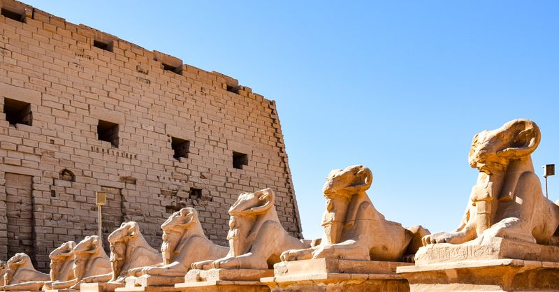 Osiris : Guide Complet du Dieu Égyptien