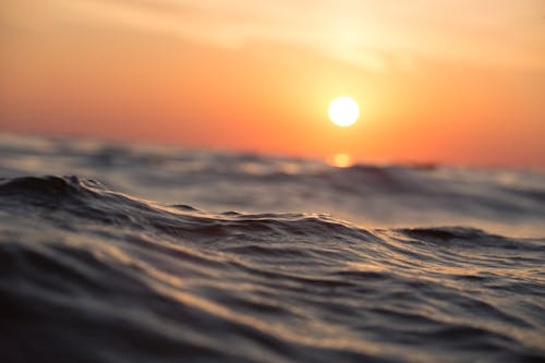 Cuerpo De Agua Durante La Hora Dorada