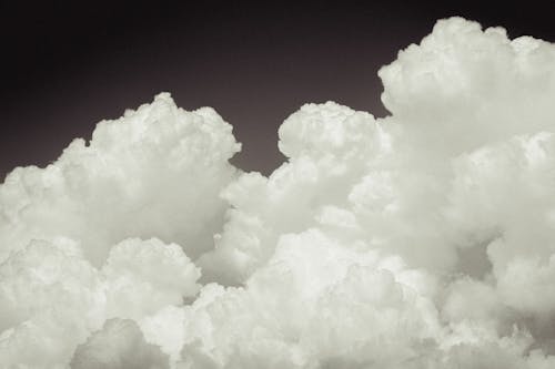 Бесплатное стоковое фото с black amp white, black and white, clouds