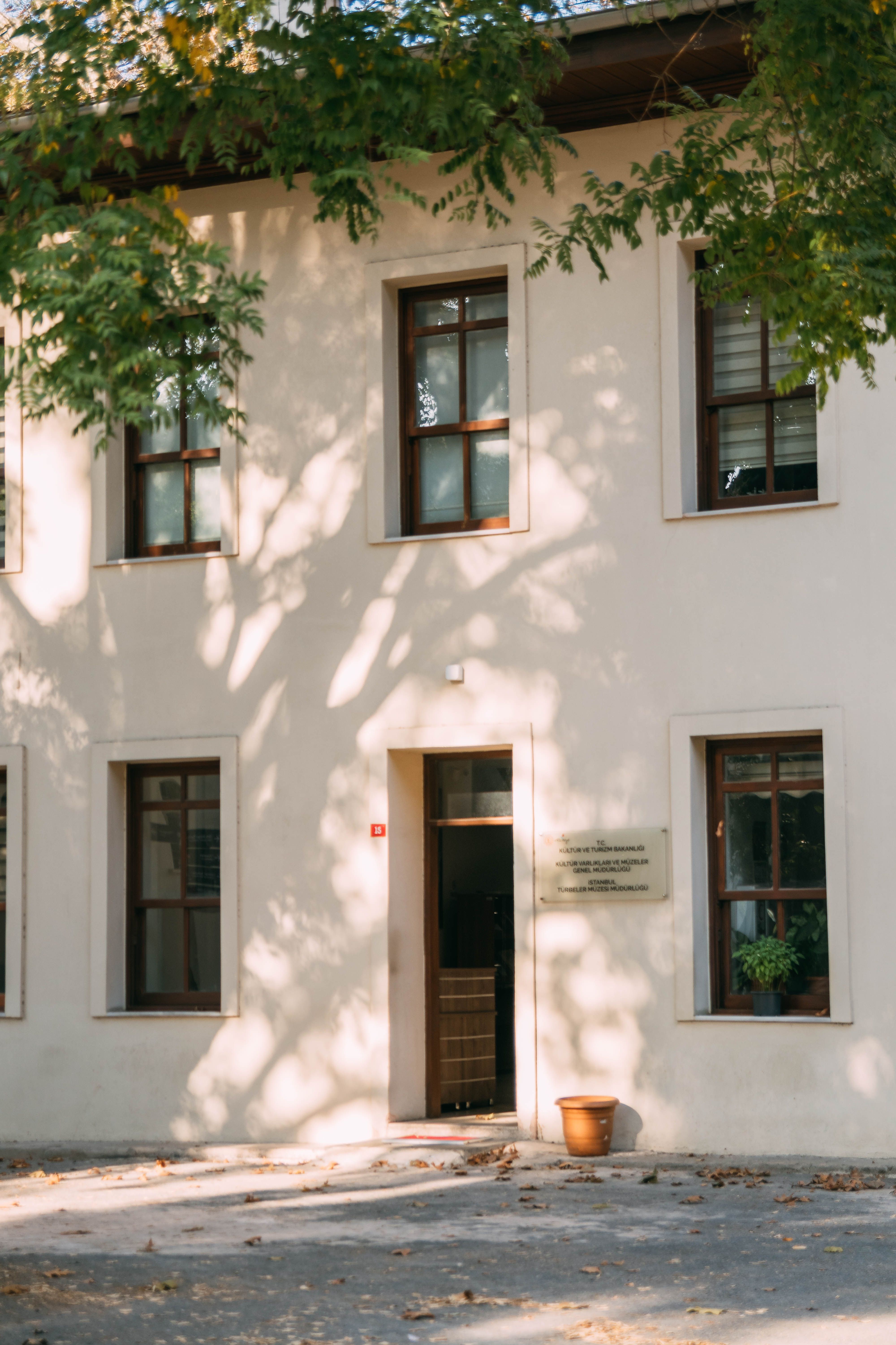 White and Black Wooden House · Free Stock Photo