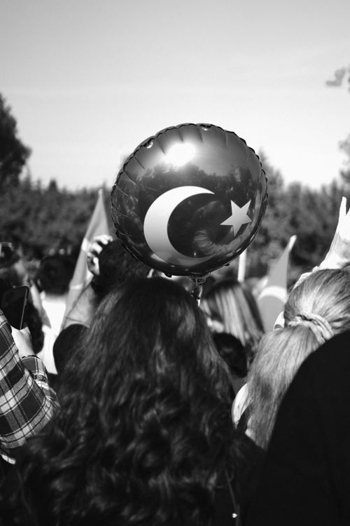 Free A black and white image of a crowd with a Turkish flag balloon in Ankara, Türkiye. Stock Photo