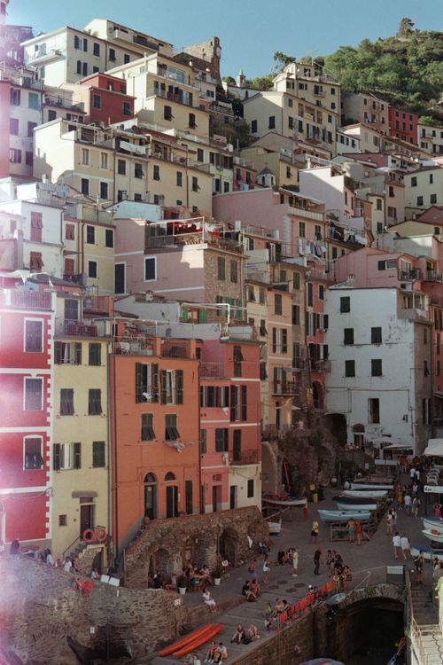 Free Colorful buildings stacked on a hill in a picturesque Italian village by the sea. Stock Photo