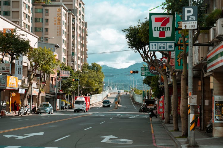 7 Eleven Logo Over Street