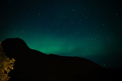 Kostnadsfri bild av aurora, grönt ljus, polarljus