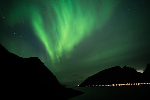 Kostnadsfri bild av aurora, grönt ljus, polarljus