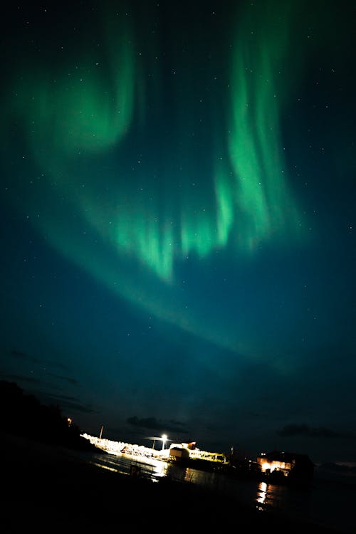 Kostnadsfri bild av aurora, grönt ljus, polarljus