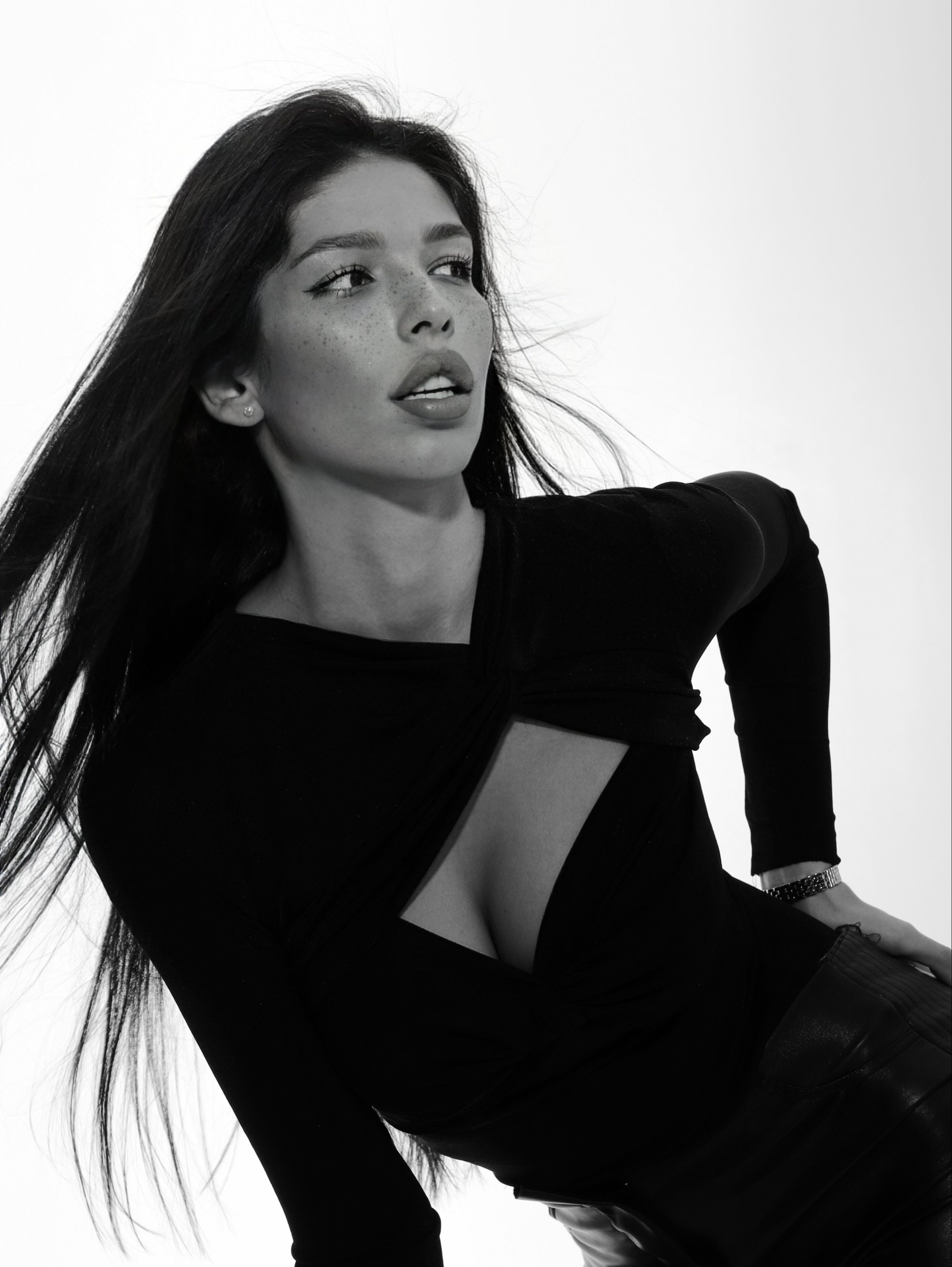 Striking black and white portrait of a stylish woman in elegant fashion.