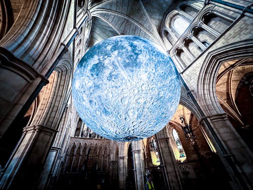 Foto d'estoc gratuïta de arquitectura, catedral, lluna