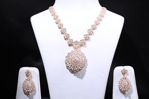 Diamond real Gold Necklace SET photography in Jewellery Stand.