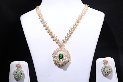 Diamond real Gold Necklace SET photography in Jewellery Stand.