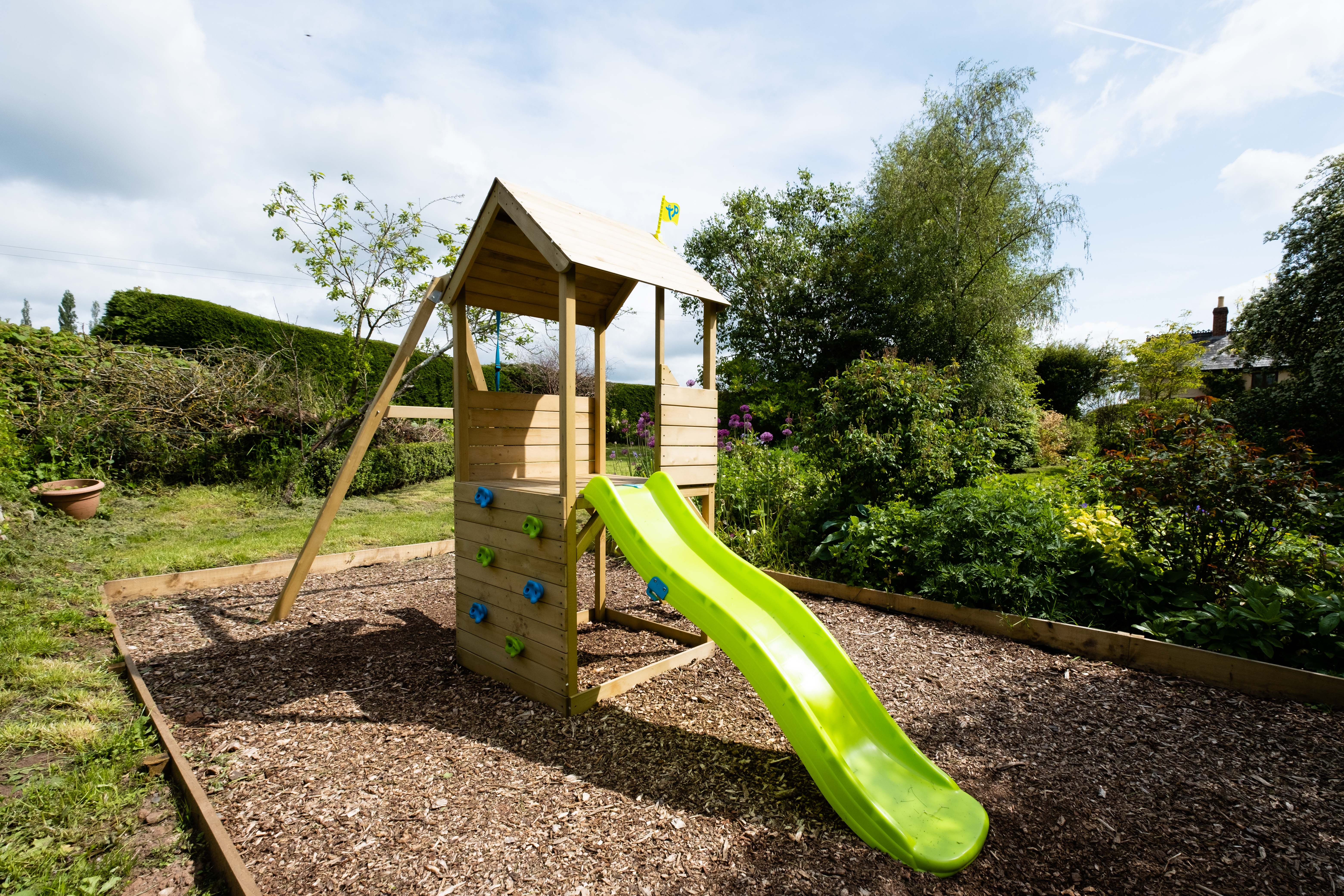 Best Backyard Play Equipment — Trampolines, Swing Seats & Outdoor Toys