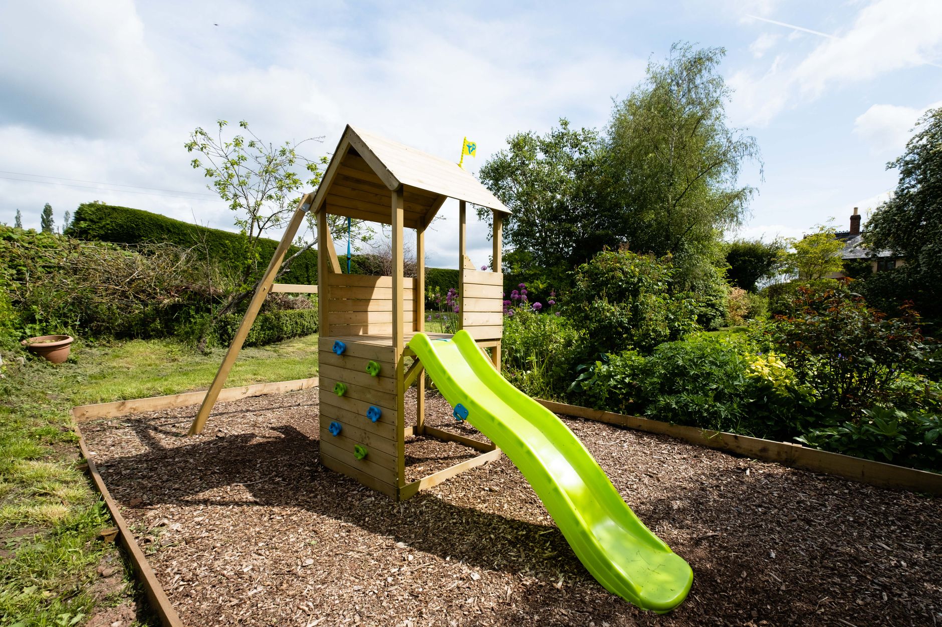 Best Backyard Play Equipment — Trampolines, Swing Seats & Outdoor Toys