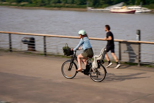 Immagine gratuita di accessorio per bicicletta, acqua, albero