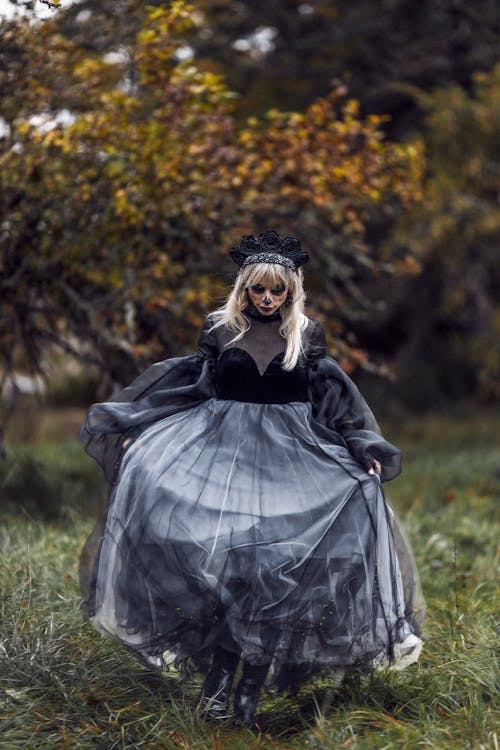 Fotobanka s bezplatnými fotkami na tému čierne šaty, dedinský, Halloween