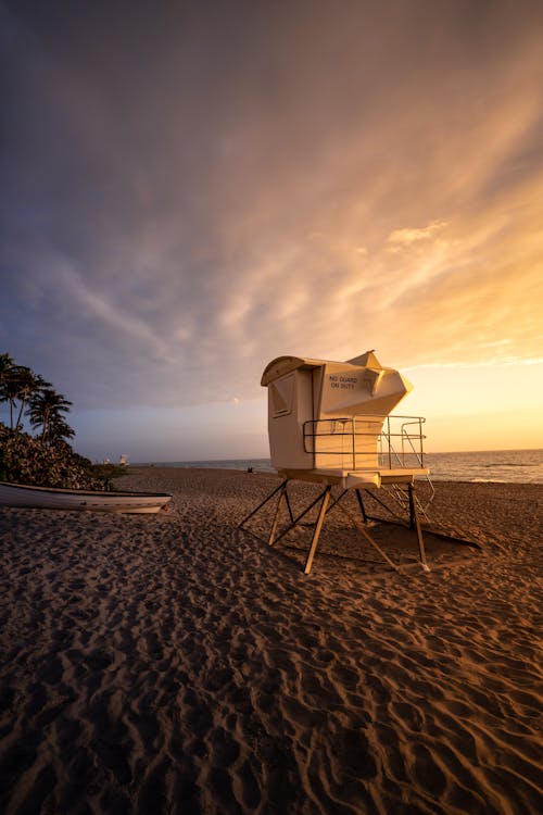 Gratis stockfoto met badmeester hut, dageraad, strand