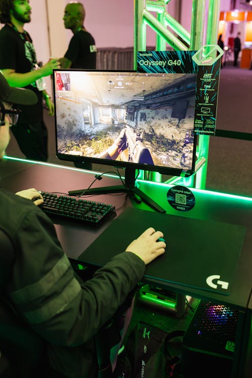 Gaming on Logitech Peripherals and Samsung Odyssey G40 Monitor at Computer Trade Fair