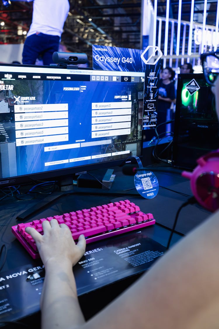 Gaming On A Computer With Pink Logitech G Pro Keyboard And Samsung Odyssey G40 Monitor