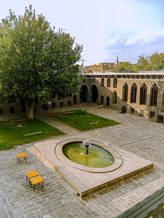 Fountain on a Square 