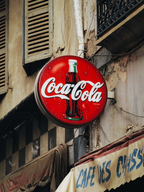 Fotobanka s bezplatnými fotkami na tému budova, červená, Coca Cola