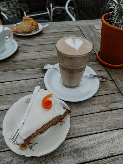 Základová fotografie zdarma na téma caffè latte, dort, dřevo