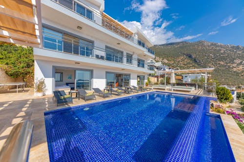  Hotel with a Swimming Pool with the View of a Mountain 