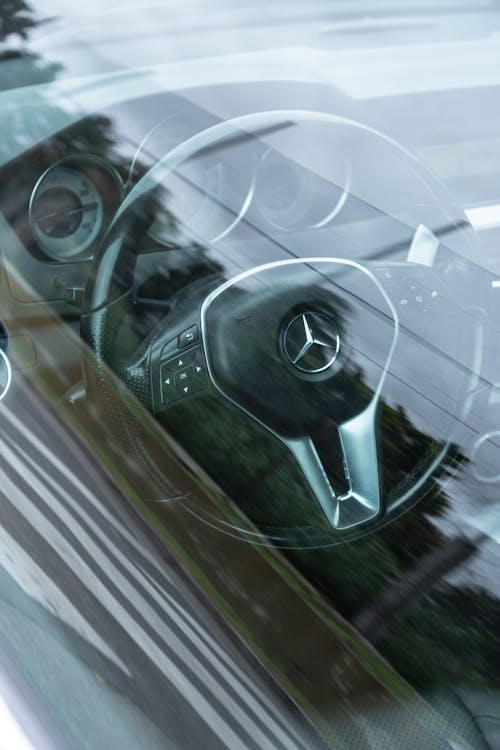 4.000+ Mercedes Logo Bilder und Fotos · Kostenlos Downloaden · Pexels  Stock-Fotos